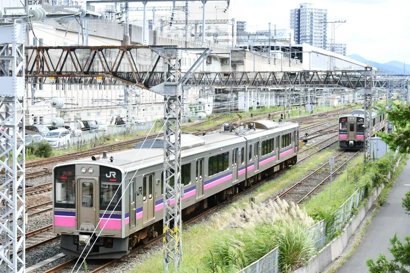 田沢湖線車両＿盛岡駅構内