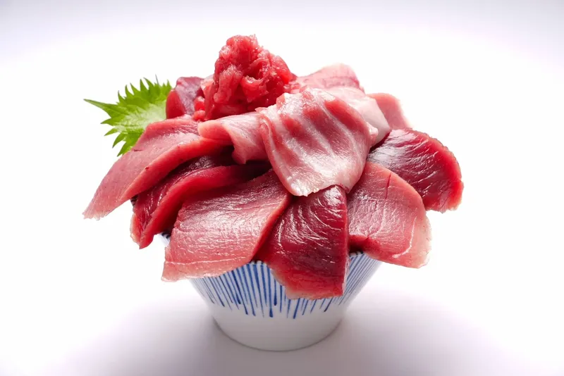 生まぐろ丼