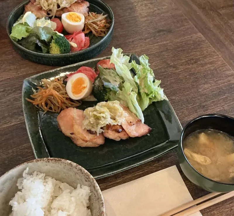 卒業生の方が作成した食事