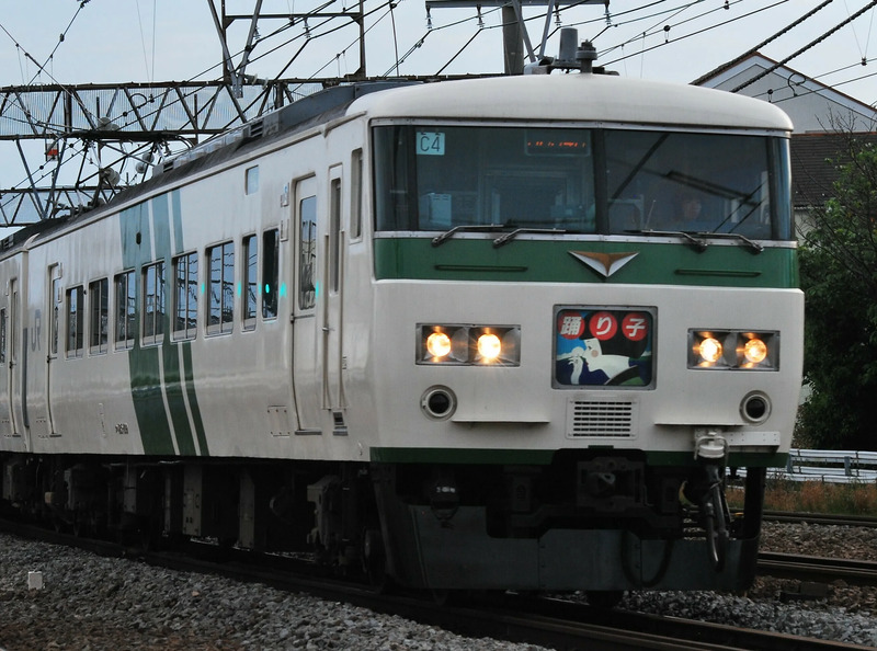 往年のEF81や211系との並びも！数を減らす185系の撮影会が開催