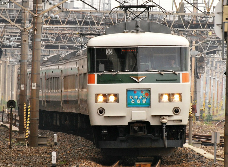 往年のEF81や211系との並びも！数を減らす185系の撮影会が開催