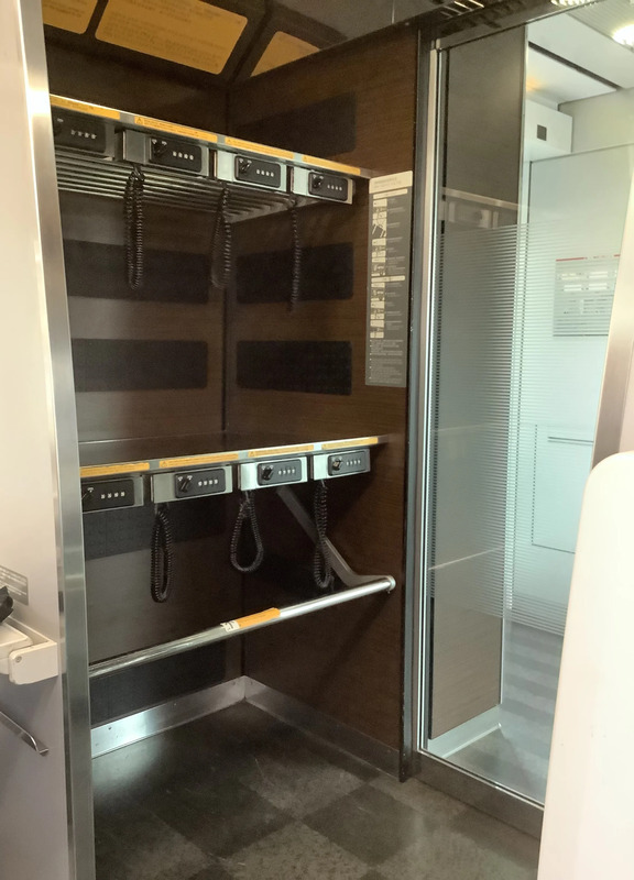 E259系車内(成田エクスプレス・しおさい)