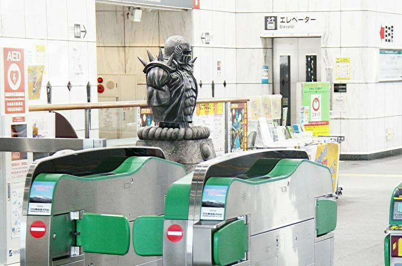 佐久平駅にジャギが出現!?漫画「北斗の拳」連載40周年×佐久市