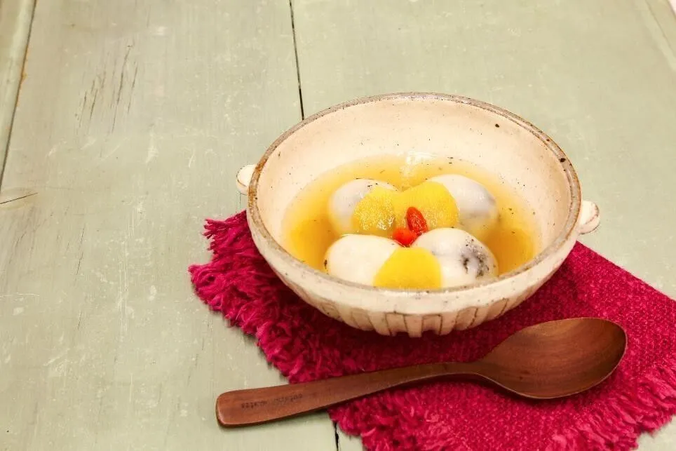 器に③を盛り、④を注ぐ。