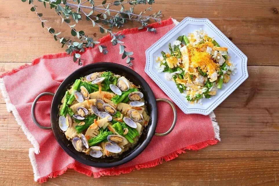 器に③を盛り、混ぜ合わせたAをかけ、①をのせる。