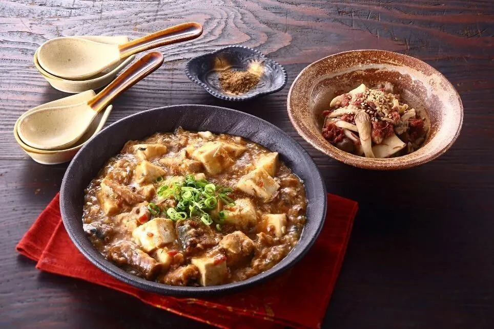 器に盛り、ごまを散らす。