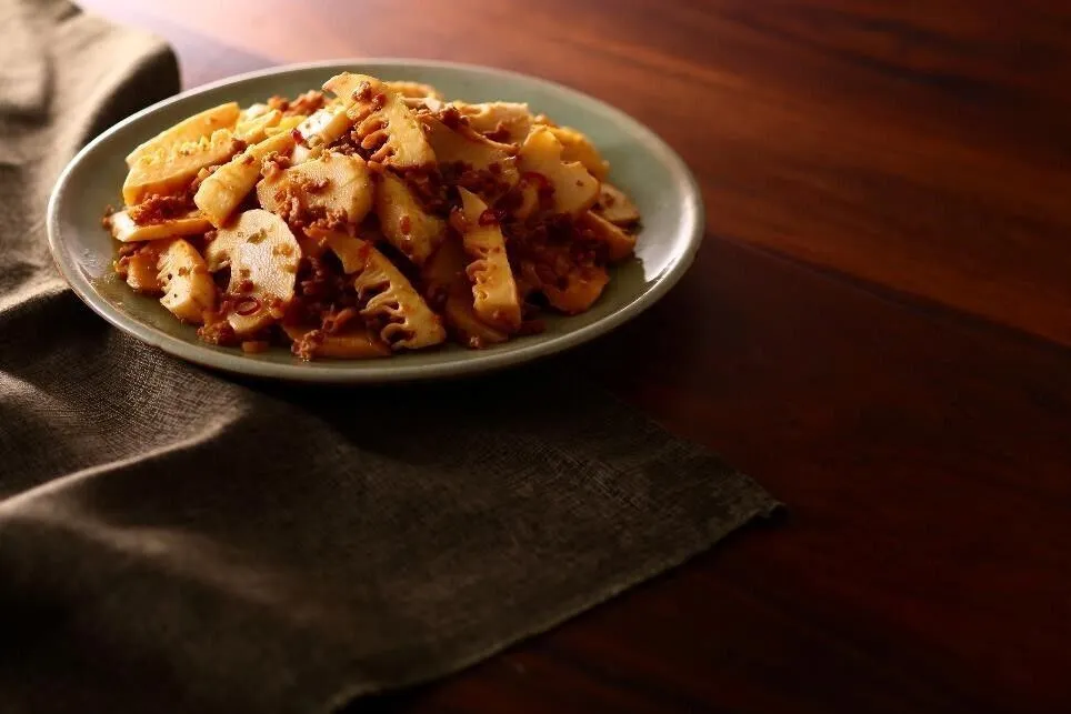 B、ザーサイ、白ねぎを順に加えて炒め、Cを加えてひと混ぜする。