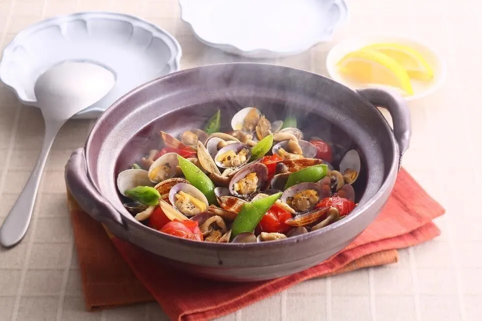 塩、粗びき黒こしょうで調味し、レモンをしぼっていただく。