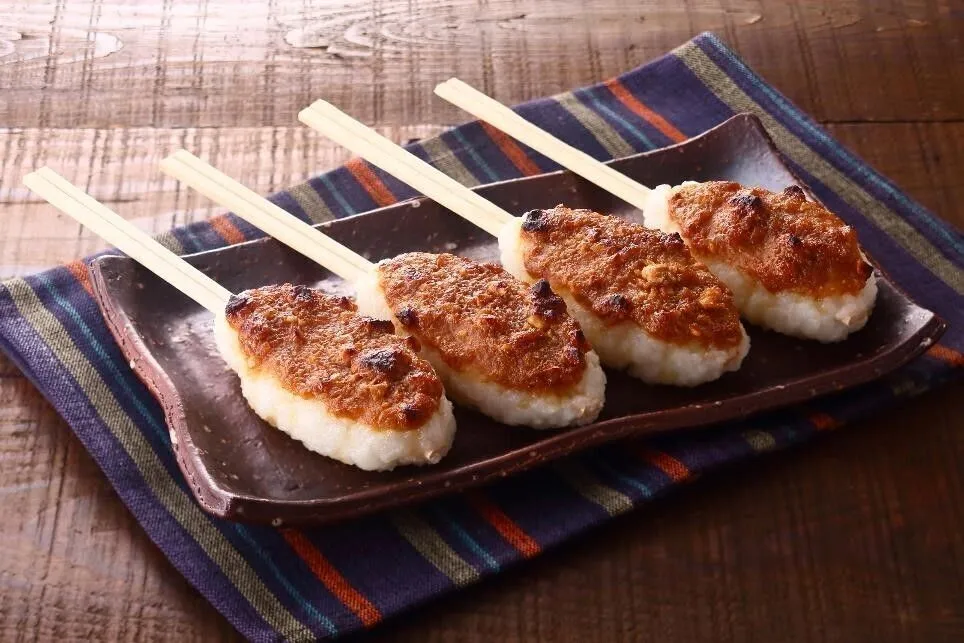 天板にアルミホイルを敷いて②を並べ、混ぜ合わせたAをぬり、焼き色がつくまで約10分焼く。