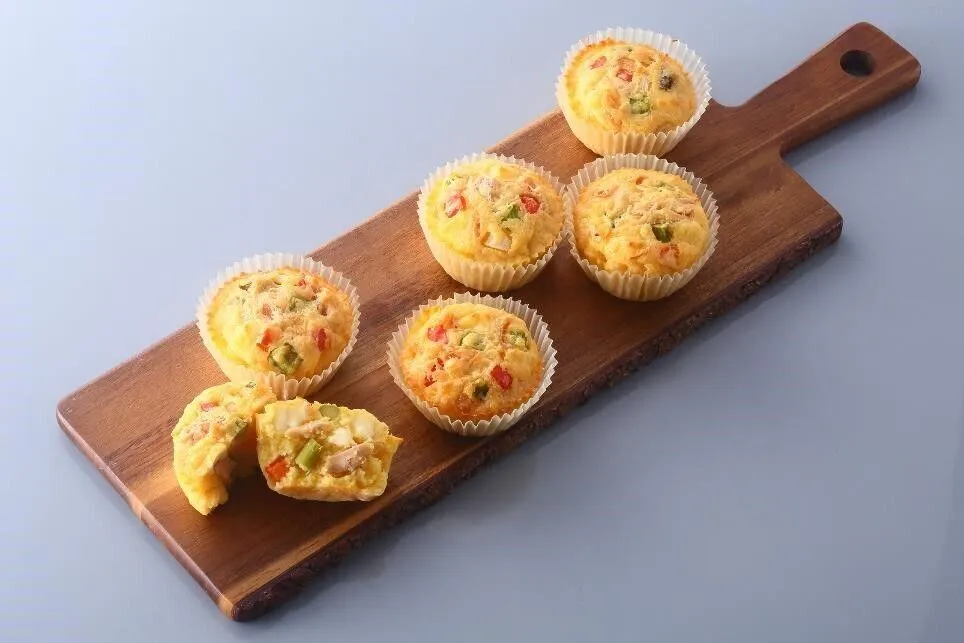 型に流し入れ、オーブンで約15分焼き色がつくまで焼く。