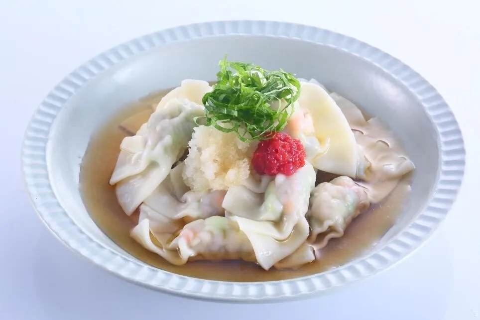 器に⑤を盛り、①を注ぎ、②をのせる。