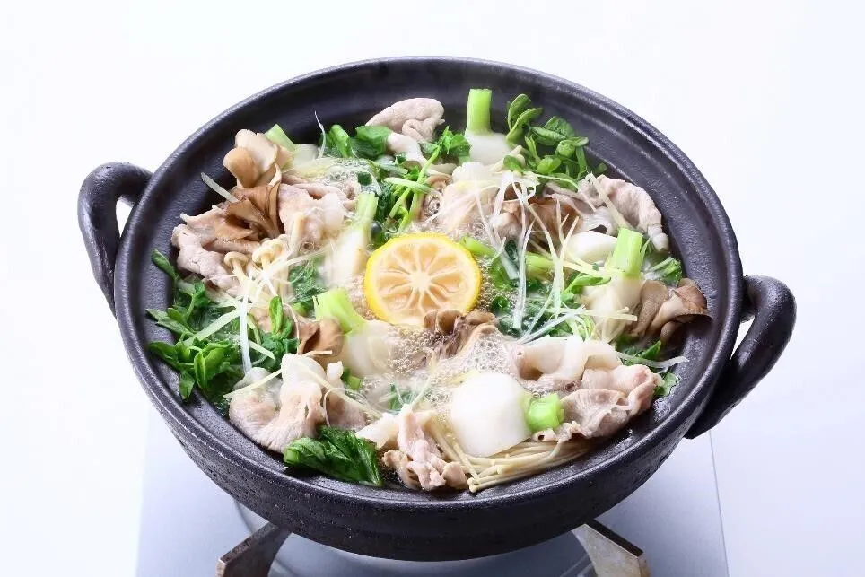 ②に豚肉、①を加えて火を通し、白髪ねぎを散らす。