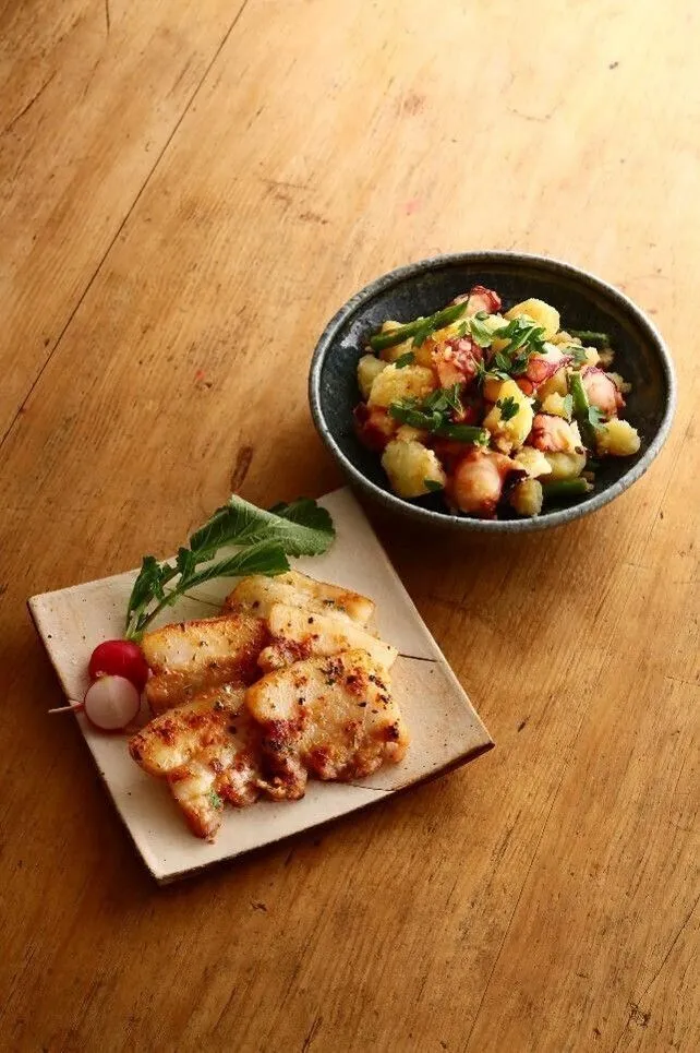 フライパンに油を熱し、②の両面をこんがりと焼き、器に盛ってラディッシュを添える。