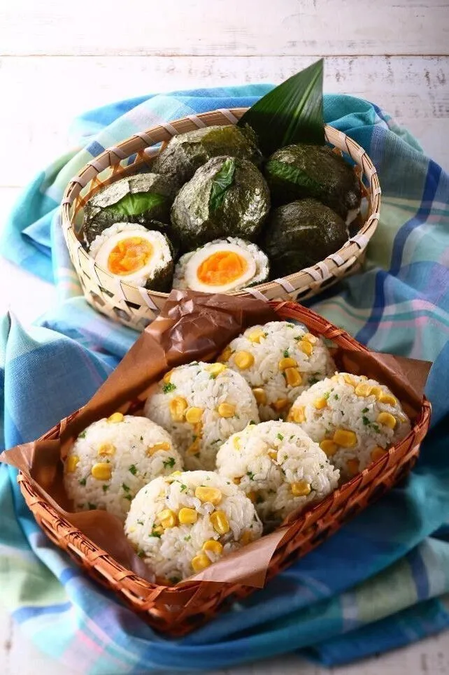 6等分にしてラップで包み、丸く握る。