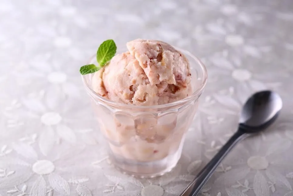 器に盛ってミントを添える。