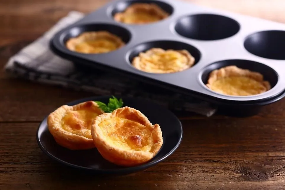 ②に③を流し入れ、180度のオーブンで約20分焼く。