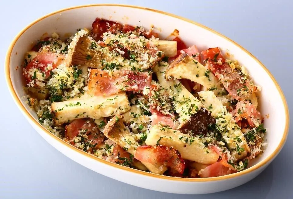 混ぜ合わせたBをのせてオリーブ油を回しかけ、トースターで約10分、焼き色がつくまで焼く。