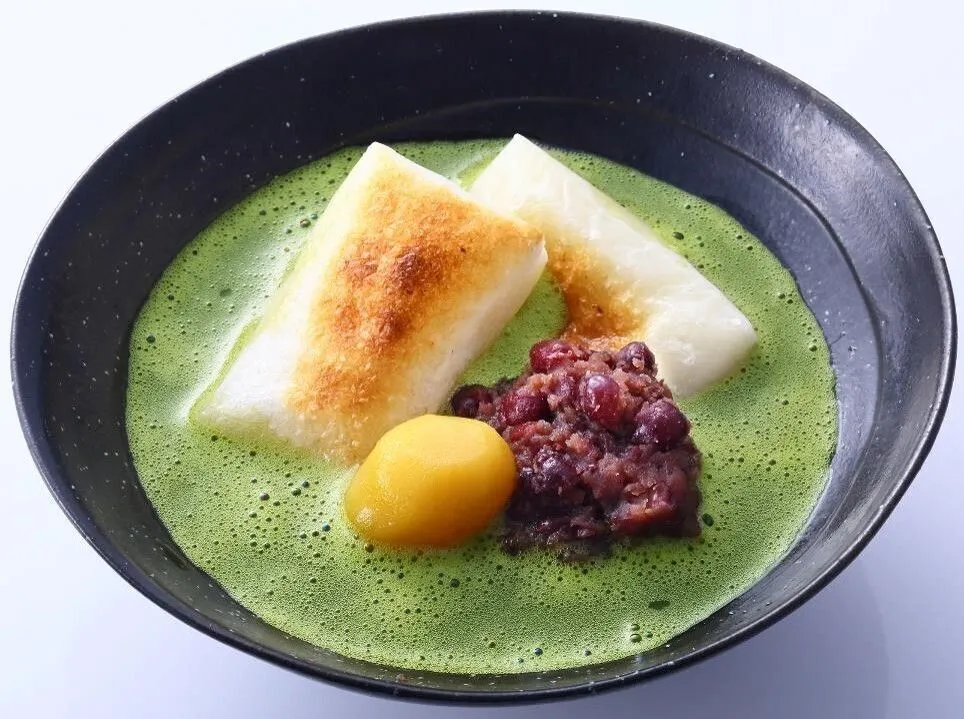 器に①、つぶあん、栗の甘露煮を盛り、②を注ぐ。