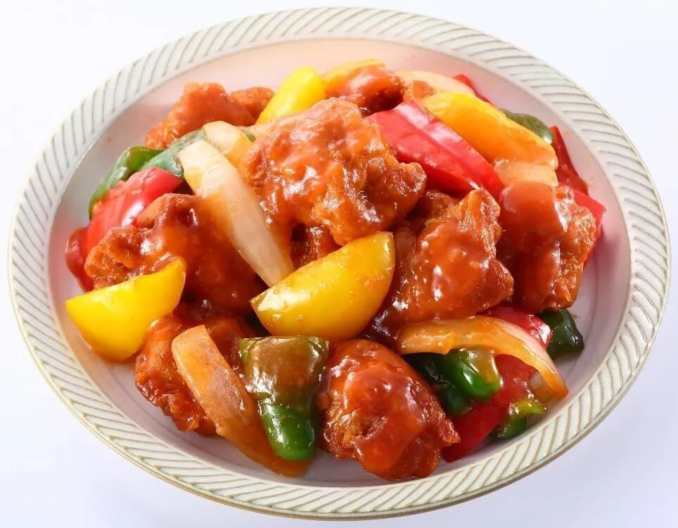 フライパンに油を熱して①を炒め、火が通ったAを加える。煮立ったら②を加えて混ぜ、混ぜ合わせたBでとろみをつける。