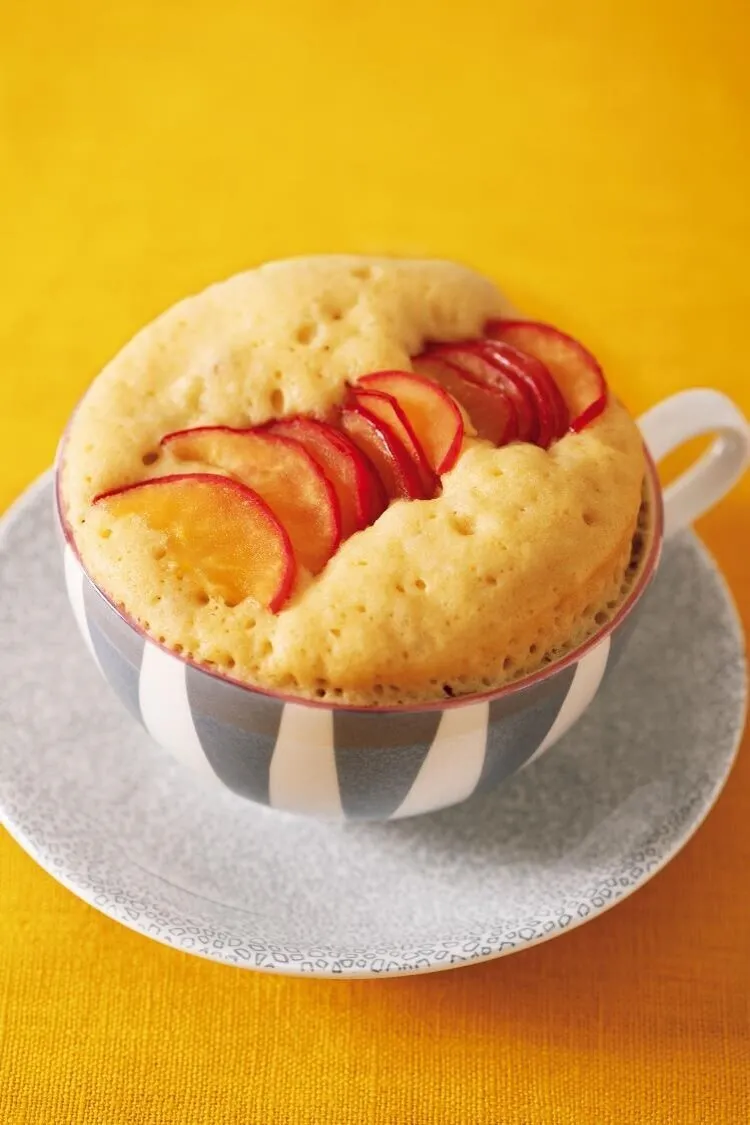 3をラップをかけずに電子レンジ（600W）で1分30秒加熱する。生地の端が固まっていない場合は、様子を見ながら10秒ずつ加熱する。