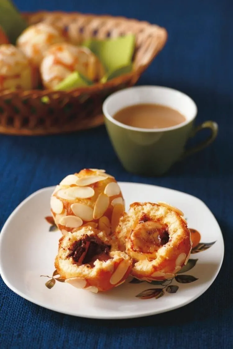 鍋にサラダ油を低温（160～165℃。乾いた菜箸の先を鍋底に当てると、ひと呼吸おいてから、菜箸から小さい泡が、ゆっくりとまばらに出る程度）に熱し、2を入れて表面がこんがりと色づくまで2～3分揚げ、油をしっかりときる。