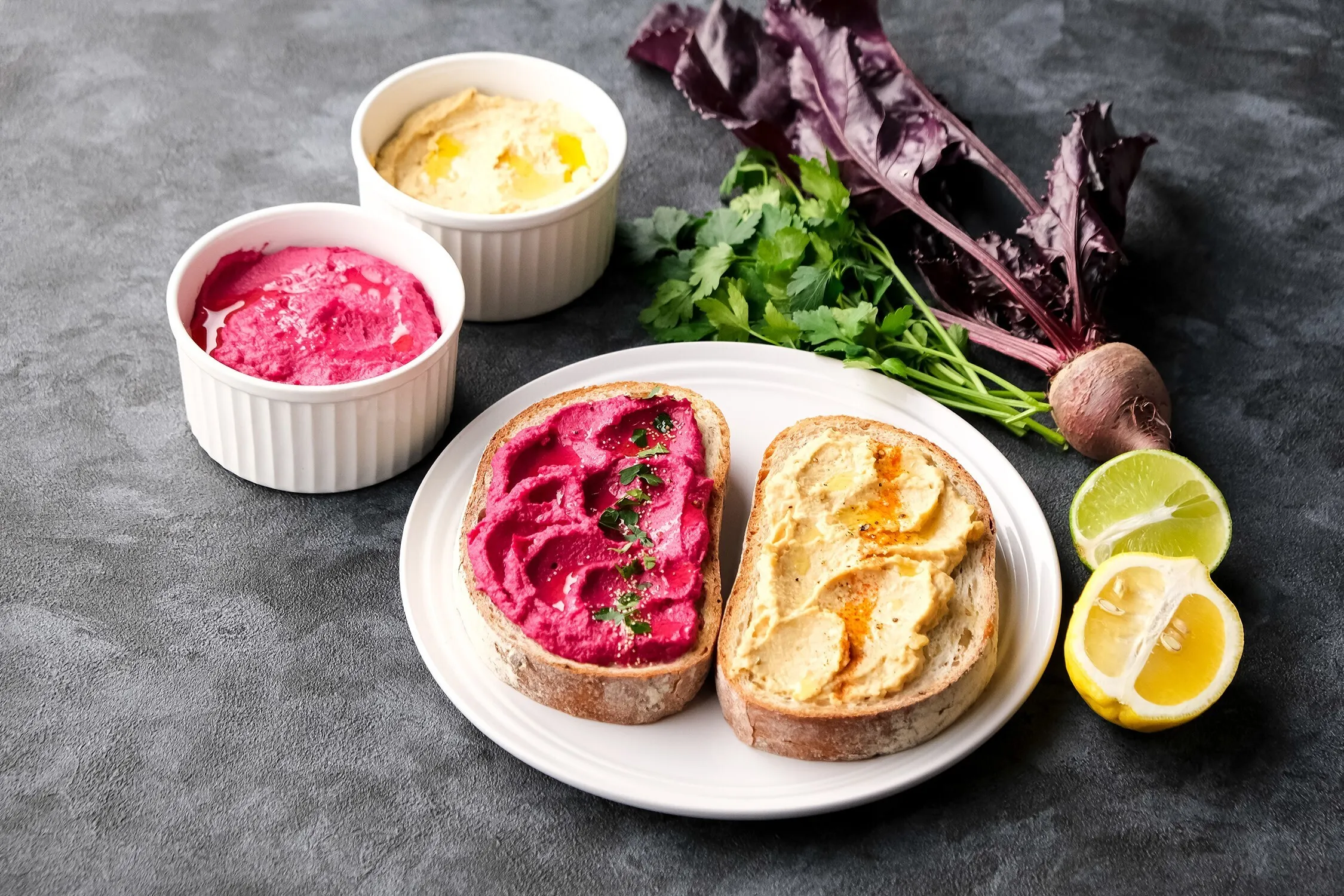 フードプロセッサーにA、①を入れてペースト状になるまで撹拌し、オリーブ油をかけていただく。