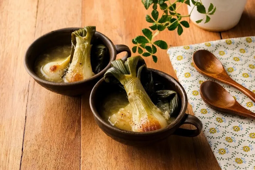 ③に②を入れて約5分煮、塩、粗びき黒こしょうで調味する。