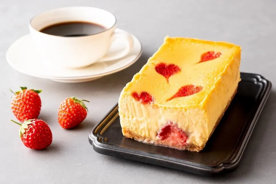 170℃のオーブンで35~40分湯煎焼きにする。粗熱を取り、冷蔵庫で一晩冷やす。
