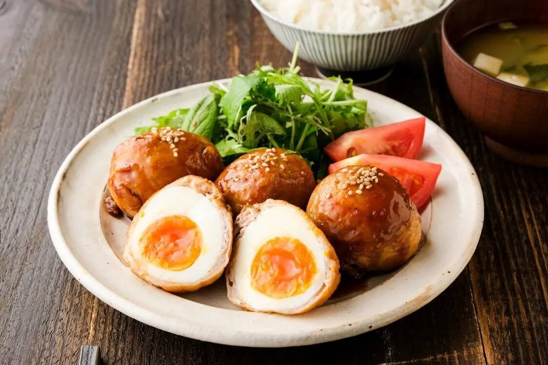 器に盛って、白ごまを散らす。