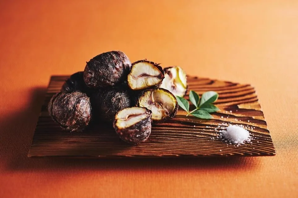 渋皮ごと、塩をつけて頂く。