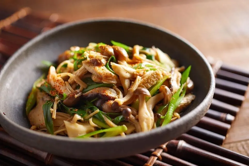 器に盛り、一味唐辛子をかける。