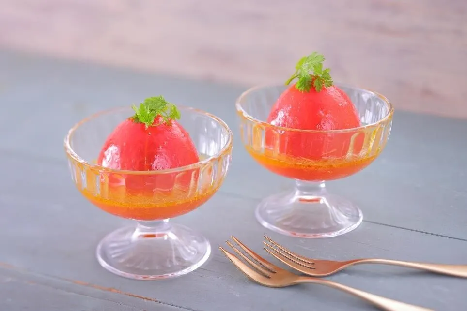 器に盛ってチャービルを添える。