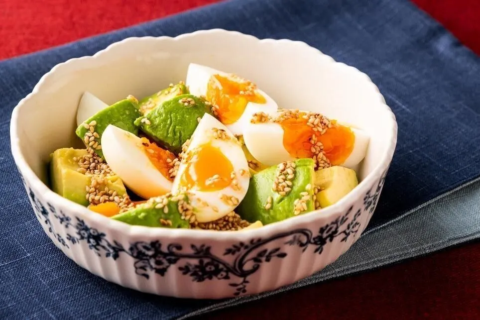 ①、②を器に盛り、混ぜ合わせたAをかける。