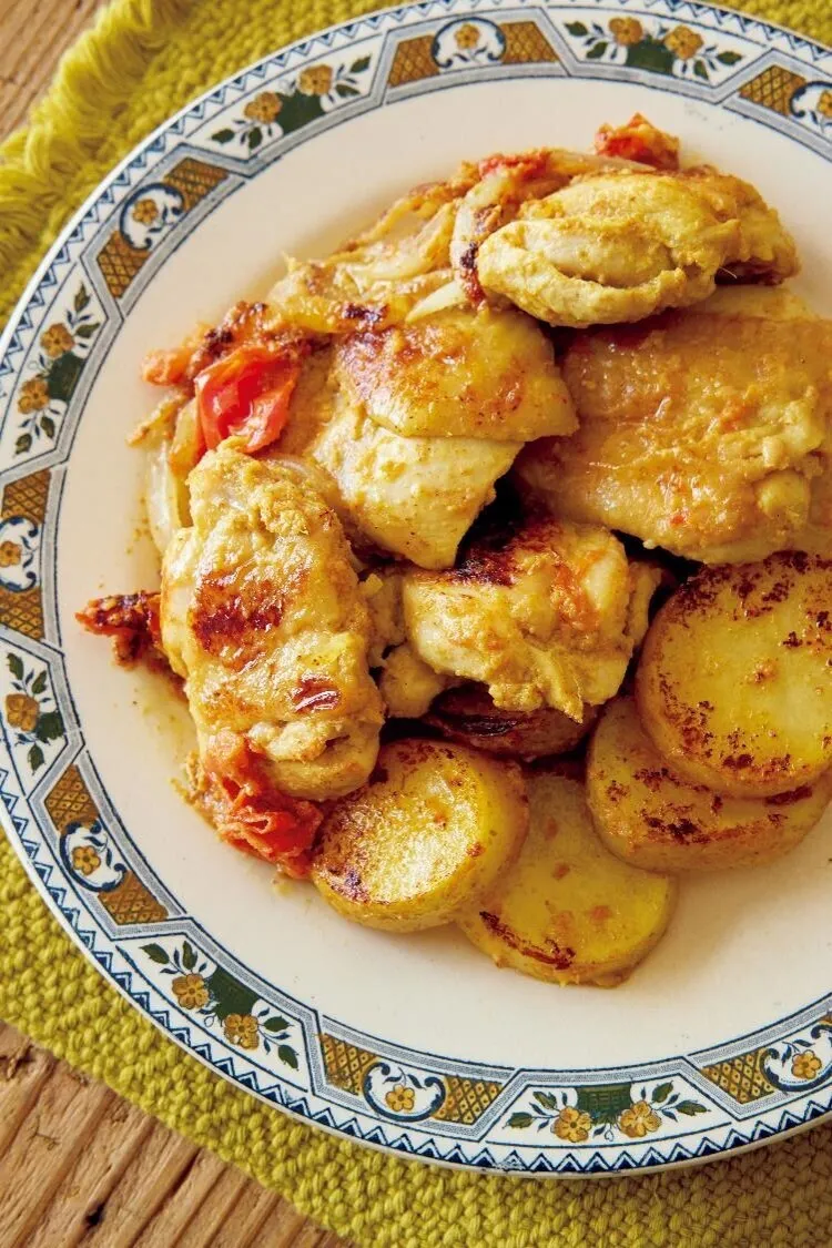 ふたを取り、鶏肉と野菜の上下を返しながら、3～4分、水けをとばしながら焼く。