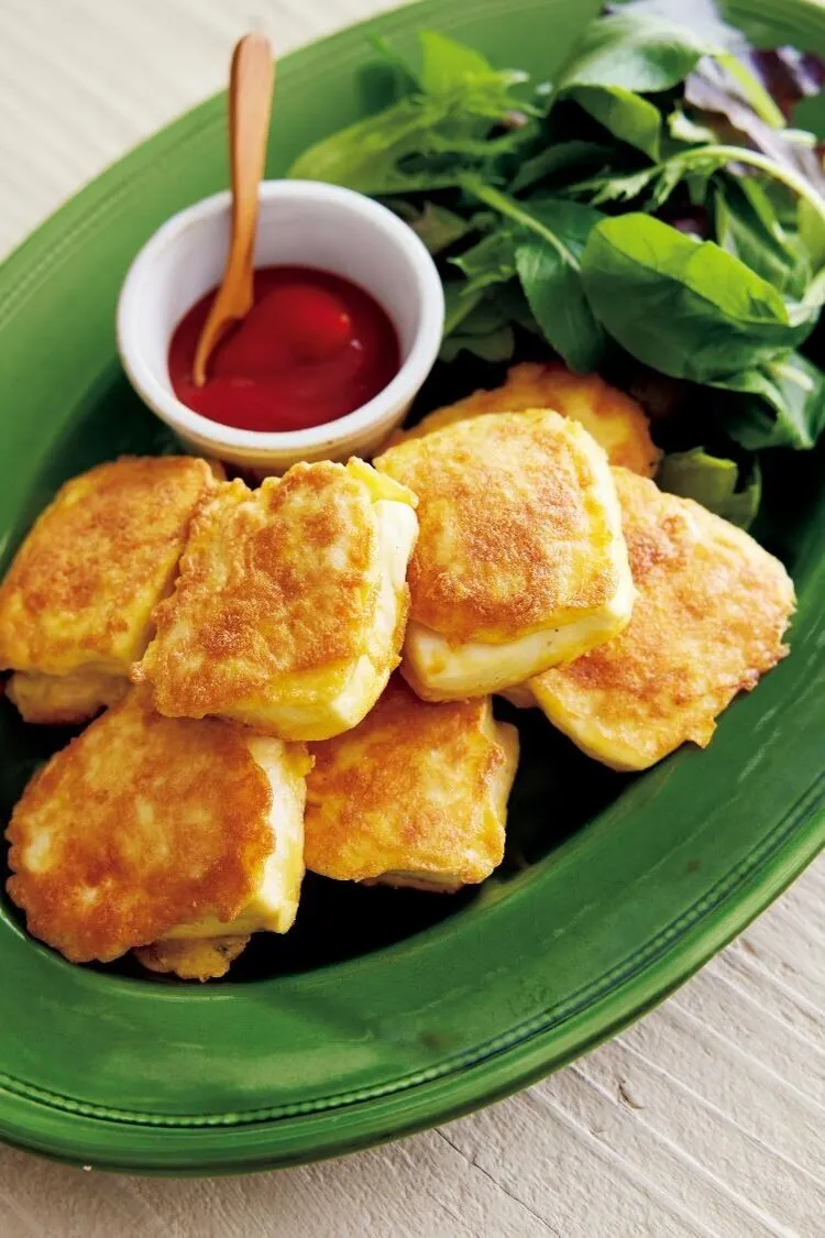 ベビーリーフとともに器に盛り、トマトケチャップを添え、つけながら食べる。