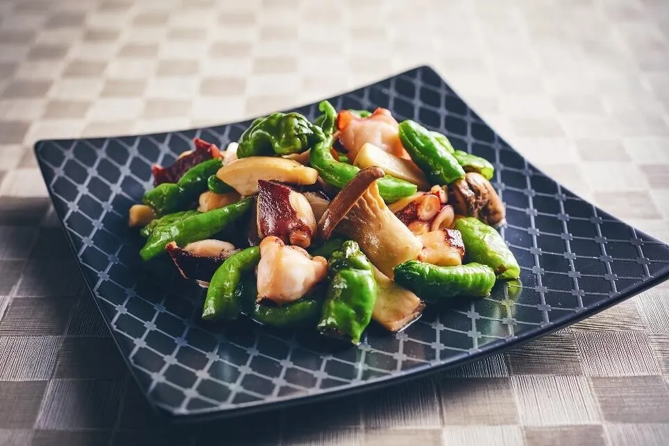 バター、しょうゆを加え、サッとからめる。