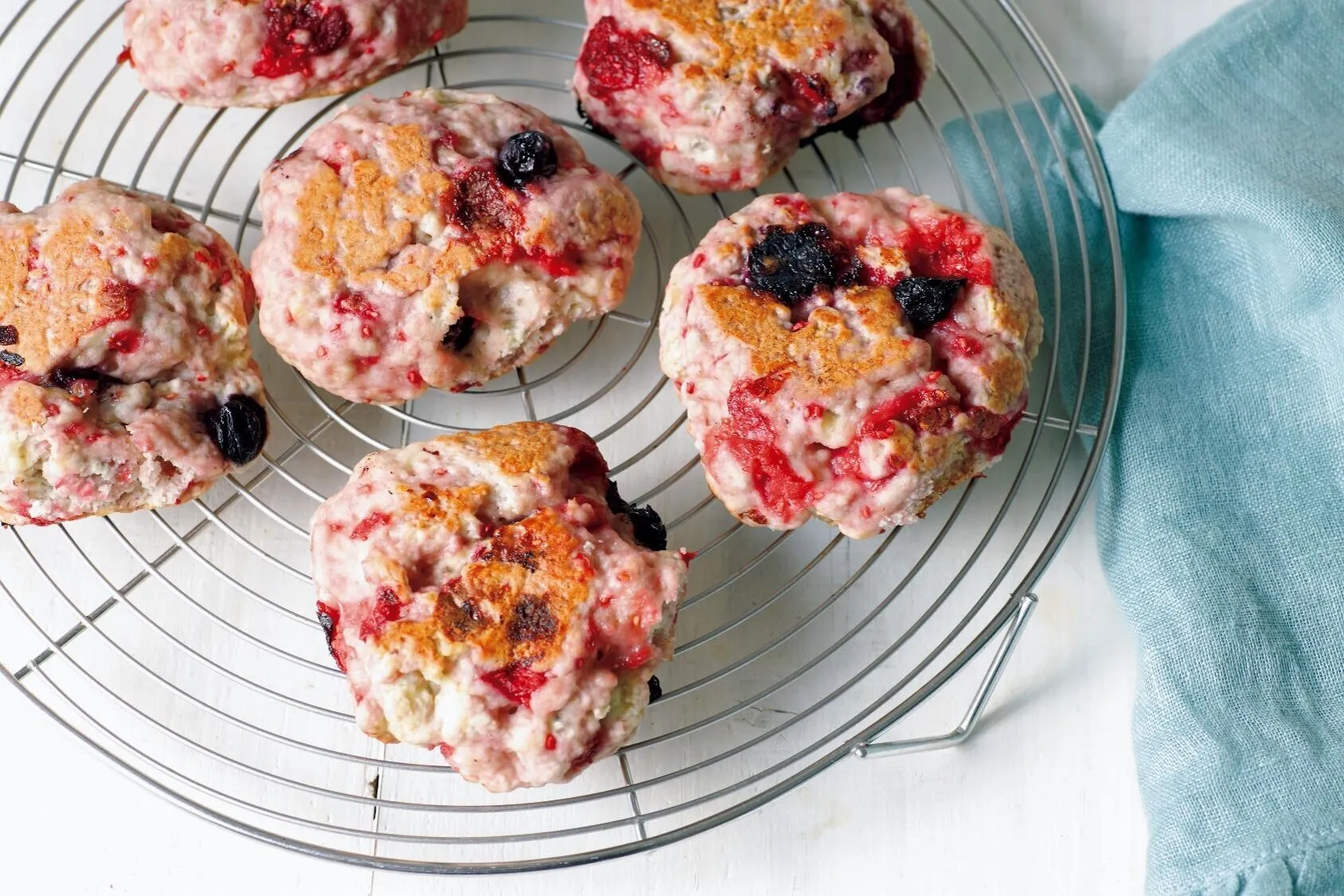 ミックスベリーのスコーンの出来上がり。