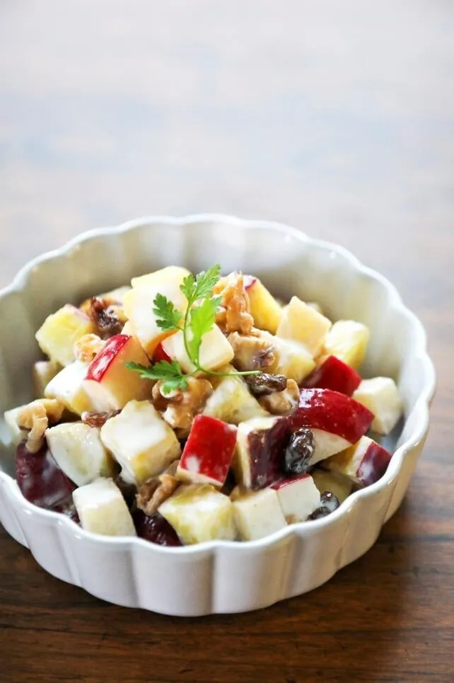 ボウルにAを混ぜ合わせ、残りの①、②、レーズンを和える。