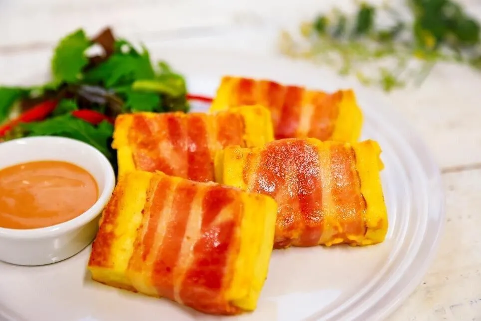 器に③、ベビーリーフとパプリカを盛り、Bをつけていただく。