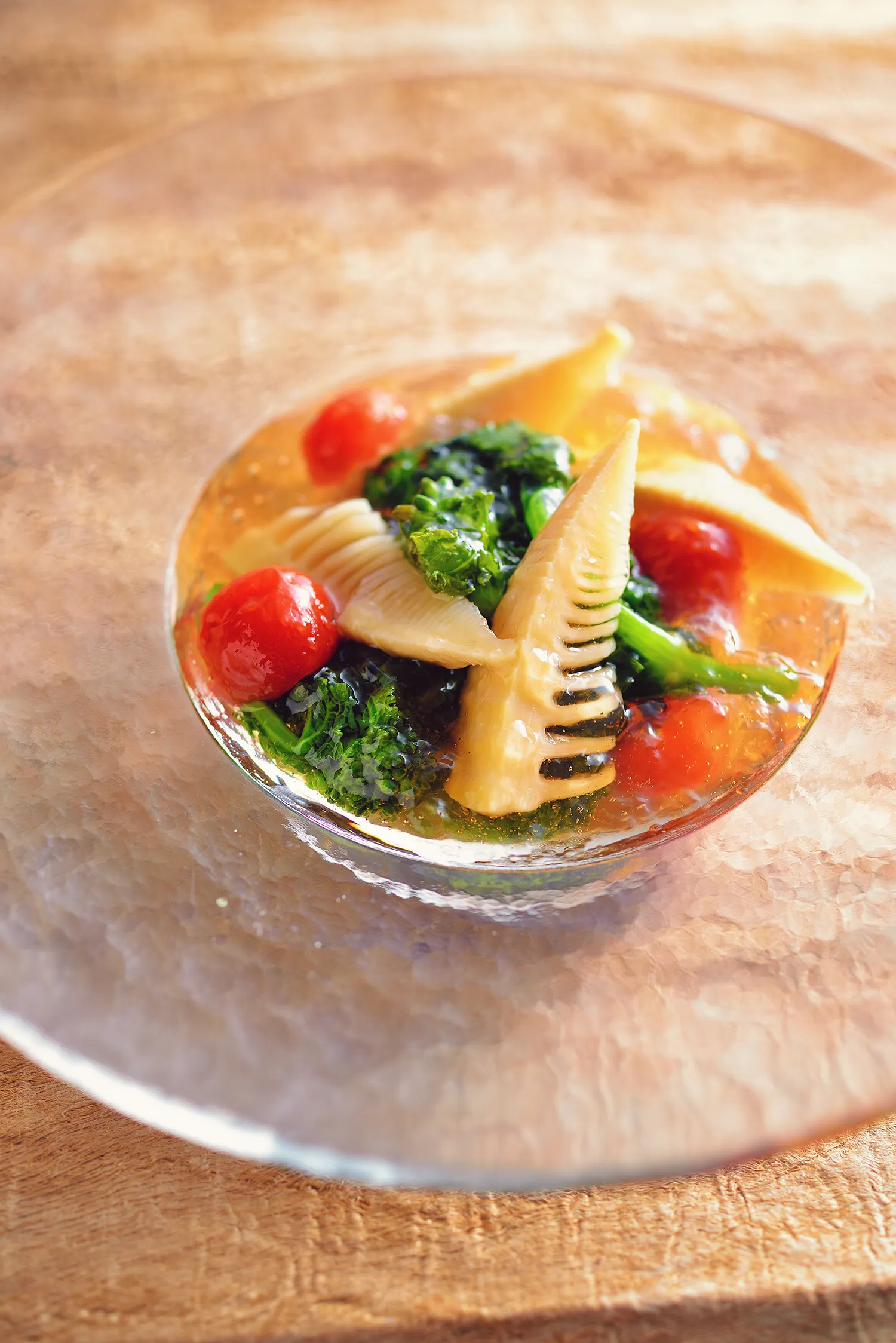 氷水を入れたボウルに③を重ね入れ、菜の花を加えて全体を混ぜ、粗熱をとる。冷蔵庫で冷やし固め、冷やした器に盛る。