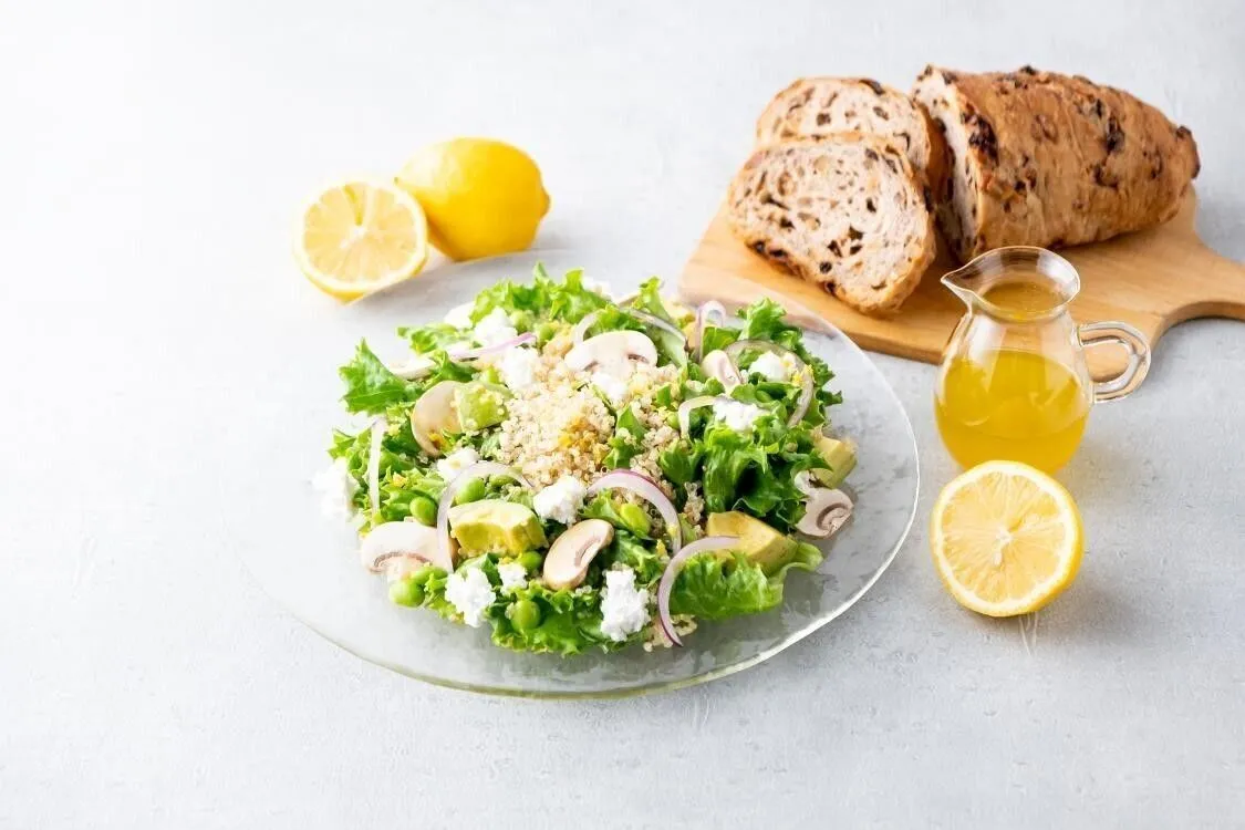 器に①、カッテージチーズ、枝豆を盛り、②をかけてレモンの皮を散らす。