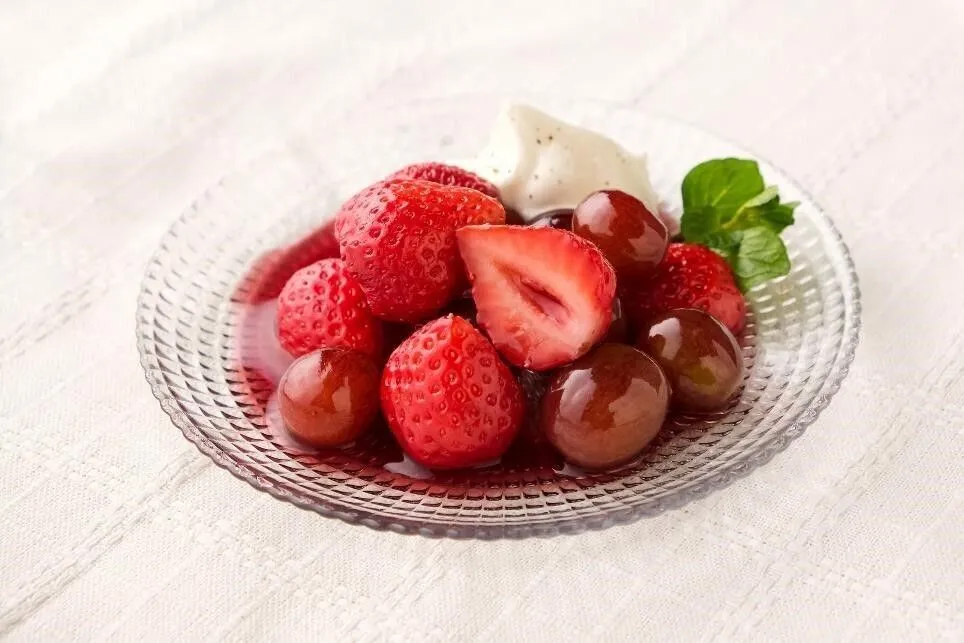 器に盛ってミントを散らし、マスカルポーネを添える。