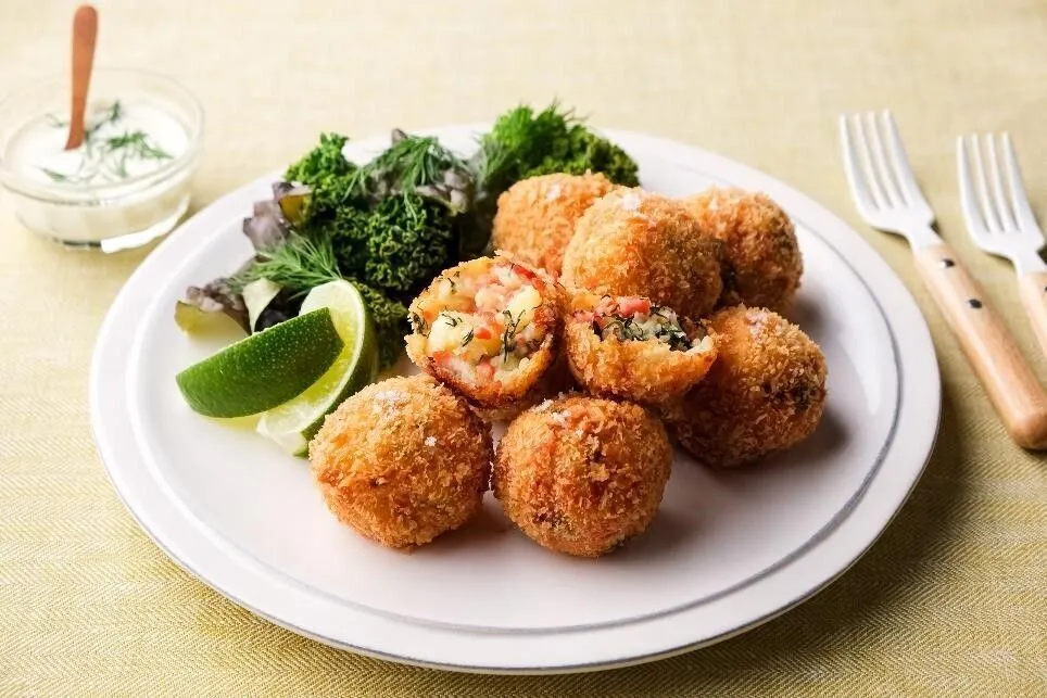 器に盛って塩をふり、混ぜ合わせたBを添える。