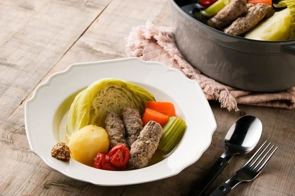 お好みで粒マスタードを添える。